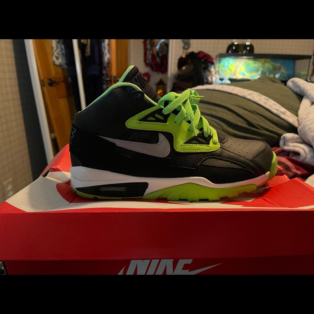 Nike 7 Youth sneakers